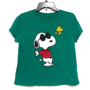 Juniors’ Crewneck Peanuts Snoopy Graphic T-Shirt